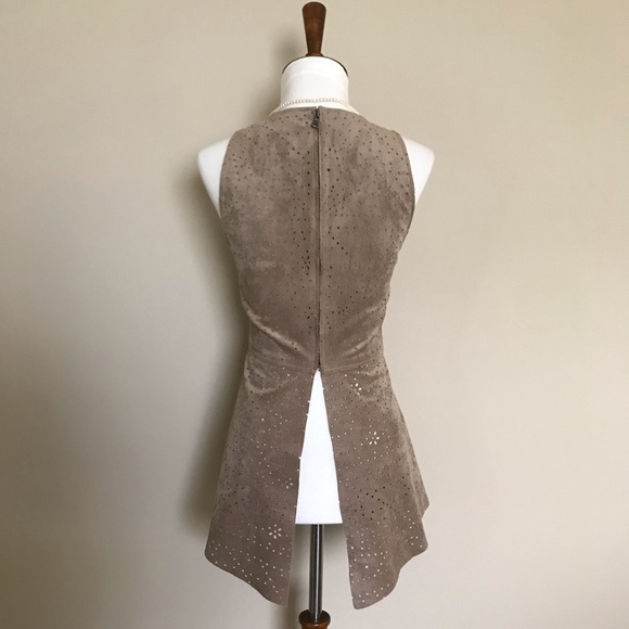 BCBG Caralyn Halter-Neck Open-Back Tank - Picture 5 of 6